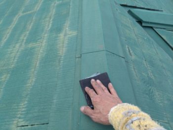 横浜市金沢区Y様邸棟板金塗装前ケレン作業