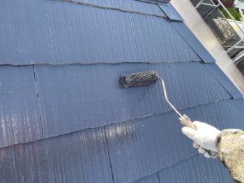 横浜市栄区M様邸サーモアイSi屋根塗装上塗り2回目