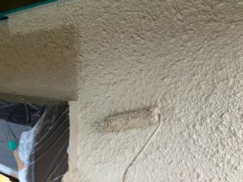 横浜市港南区O様邸インディフレッシュセラ外壁塗装上塗り2回目