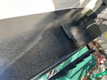 横浜市栄区M様邸出窓天端上塗り2回目