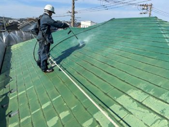 横浜市金沢区Y様邸スーパーシャネツサーモF屋根塗装前高圧洗浄作業