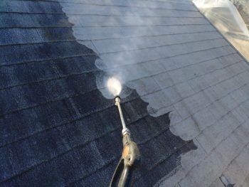 横浜市金沢区N様邸サーモアイ4F屋根塗装前高圧洗浄作業