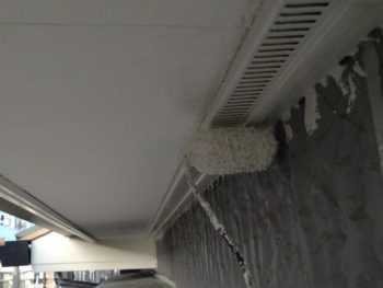 横浜市金沢区Y様邸軒天換気口塗装上塗り2回目