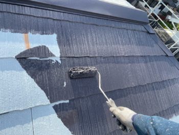横浜市栄区M様邸サーモアイSi屋根塗装上塗り1回目