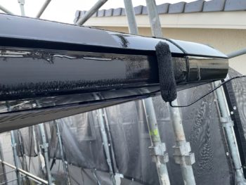 横浜市栄区M様邸軒樋塗装上塗り1回目