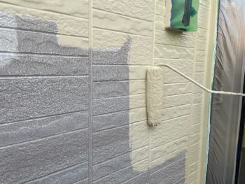 横浜市栄区M様邸パーフェクトトップ外壁塗装上塗り1回目