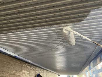 横浜市栄区M様邸軒天塗装上塗り1回目