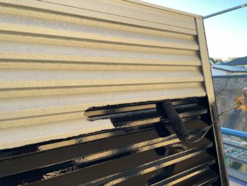 横浜市栄区M様邸雨戸塗装上塗り1回目