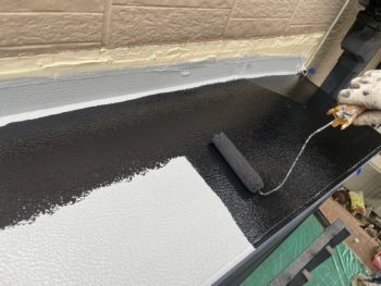 横浜市栄区M様邸出窓天端上塗り1回目