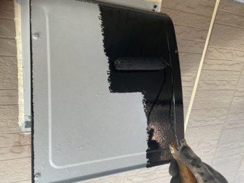 横浜市栄区M様邸換気フード塗装上塗り1回目