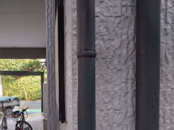 横浜市金沢区Y様邸竪樋塗装施工前画像