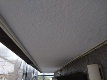 横浜市金沢区Y様邸軒天塗装施工前画像