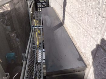 横浜市金沢区Y様邸シャッターボックス塗装施工前