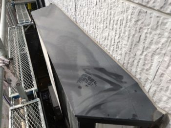 横浜市金沢区Y様邸出窓天端塗装施工前画像