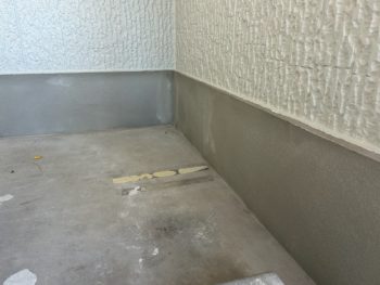 横浜市金沢区Y様邸基礎塗装施工前画像