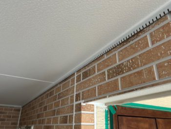 横浜市金沢区N様邸軒天換気口塗装施工前画像