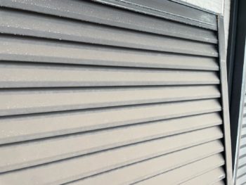 横浜市栄区M様邸雨戸塗装施工前画像