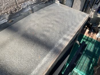 横浜市栄区M様邸出窓天端塗装施工前画像