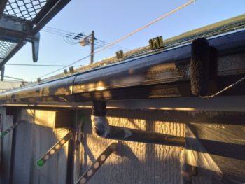 横浜市金沢区Y様邸軒樋塗装上塗り2回目