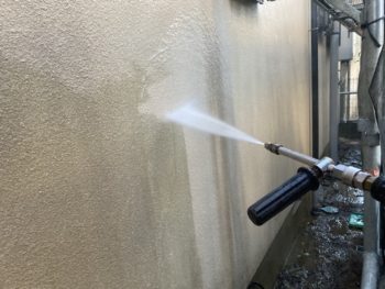横浜市保土ヶ谷区M様邸外壁塗装前高圧洗浄作業