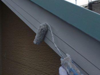 横浜市金沢区N様邸破風塗装上塗り1回目