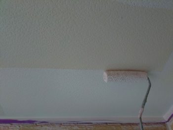 横浜市金沢区N様邸軒天塗装上塗り1回目