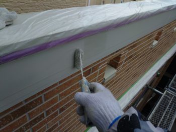 横浜市金沢区N様邸幕板塗装上塗り1回目