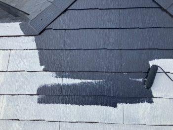 横浜市港南区O様邸サーモアイ4F屋根塗装上塗り1回目