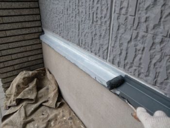 横浜市金沢区Y様邸水切り塗装上塗り1回目