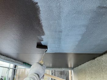 横浜市港南区O様邸軒天塗装上塗り1回目