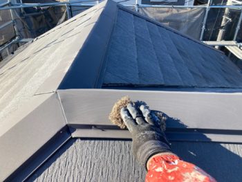 横浜市栄区K様邸棟板金塗装前ケレン作業