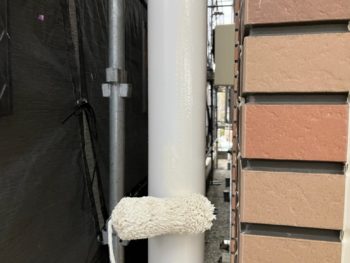 横浜市戸塚区H様邸竪樋塗装上塗り2回目