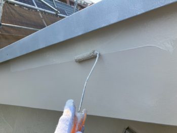 横浜市戸塚区H様邸破風塗装上塗り2回目