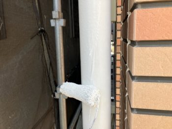 横浜市戸塚区H様邸竪樋塗装上塗り1回目