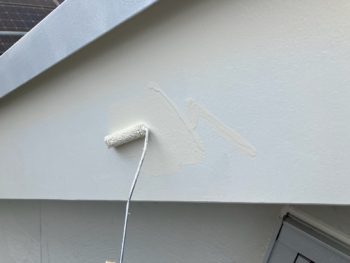 横浜市戸塚区H様邸破風塗装上塗り1回目
