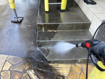 横浜市栄区K様邸超低汚染リファイン艶消1000MS-IR外壁塗装前土間高圧洗浄作業