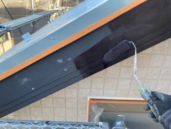 横浜市栄区H様邸破風塗装下塗り