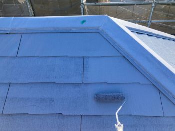 横浜市栄区K様邸スーパーシャネツサーモF屋根塗装下塗り2回目