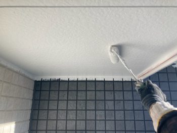 横浜市栄区K様邸軒天塗装上塗り2回目