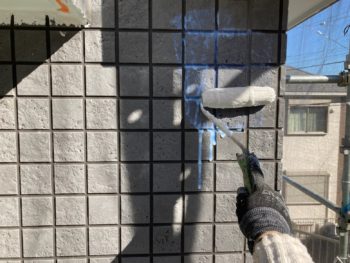 横浜市栄区K様邸超低汚染艶消1000MS-IR外壁塗装下塗り