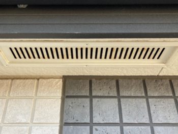 横浜市栄区K様邸軒天換気口塗装施工前画像
