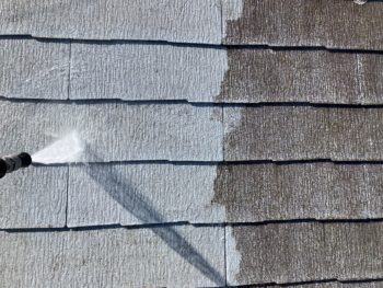 横浜市戸塚区H様邸ファインパーフェクトセラミックベスト屋根塗装前高圧洗浄作業