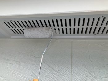 横浜市戸塚区H様邸軒天換気口塗装上塗り2回目
