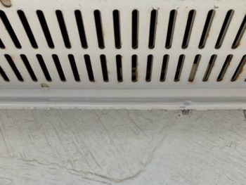 横浜市戸塚区H様邸軒天換気口塗装施工前画像