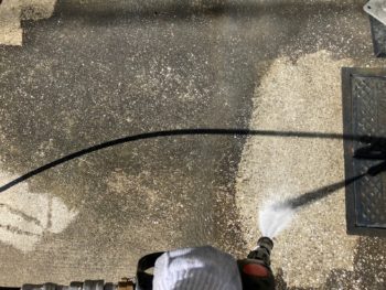 横浜市戸塚区H様邸パーフェクトセラミックトップG外壁塗装前土間高圧洗浄作業
