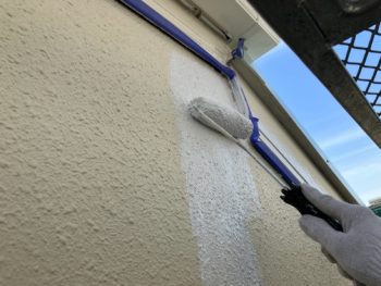 横浜市鶴見区U様邸パーフェクトトップ外壁塗装下塗り