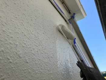 横浜市鶴見区U様邸パーフェクトトップ外壁塗装上塗り1回目