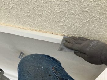 横浜市鶴見区U様邸水切り塗装前ケレン作業