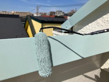 横浜市鶴見区U様邸棟板金塗装上塗り2回目