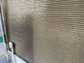 横浜市保土ヶ谷区H様邸パーフェクトトップ外壁塗装上塗り２回目